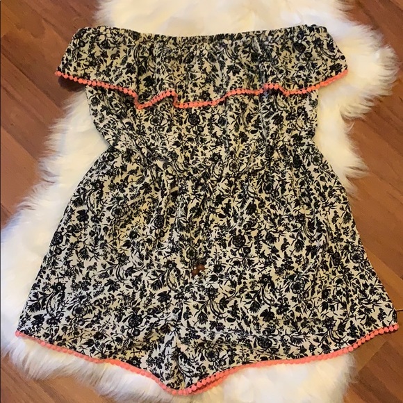 Rewind Pants - Ruffle strapless romper